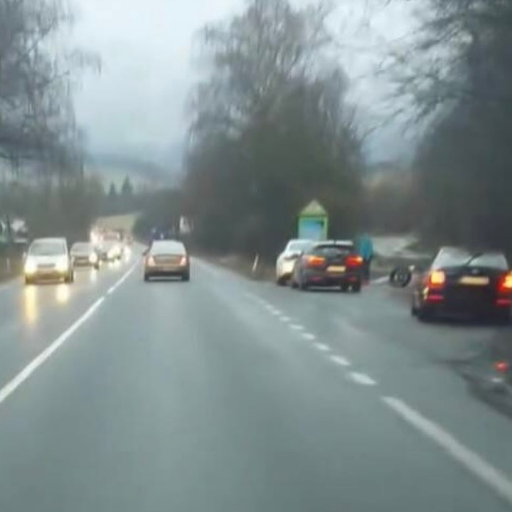 Obrázok k článku Výtlky na ceste I/18 pri Stráňavach Frustrované Vodičov Navzdory "Opravám"