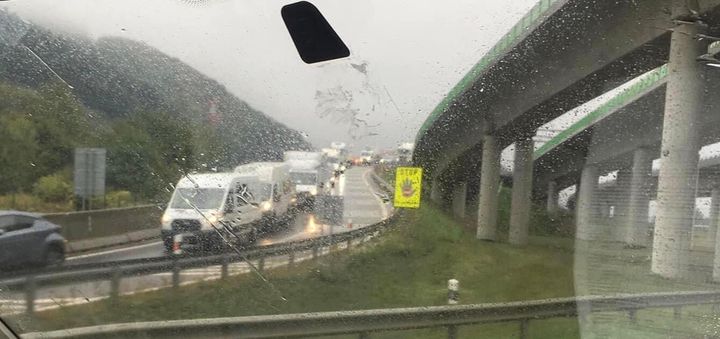 Obrázok k článku 16:35

ℹ️ Kolóna v smere
