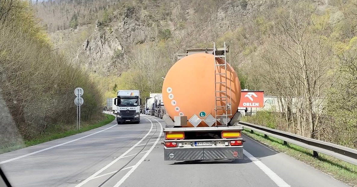 Obrázok k článku Doprava v smere do ZA: Kolóna s prejazdom do 50 minút! #strečnovodiči