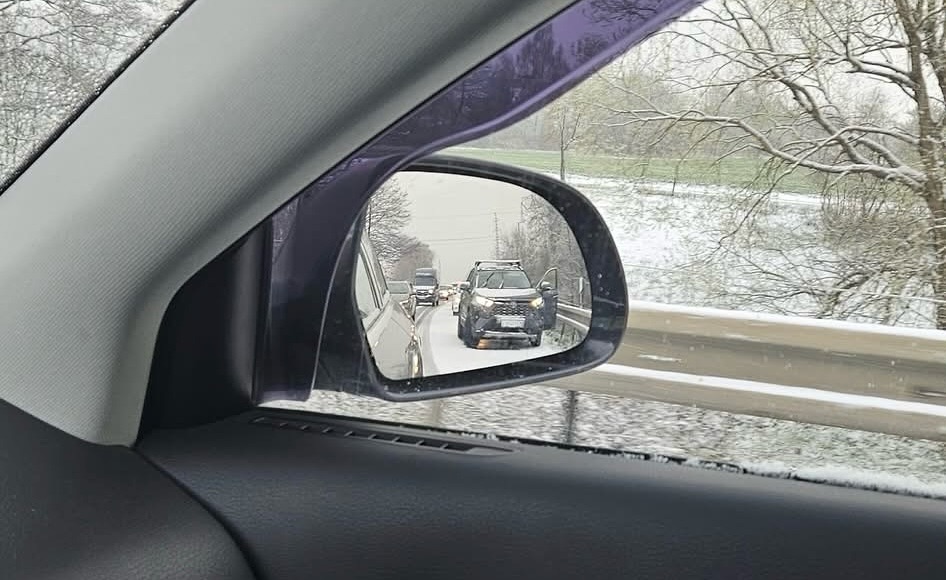 Obrázok k článku Kolóny pri Kafiliérii: Odstavené autá spôsobili dopravný chaos!