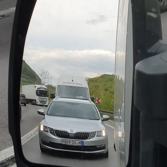 Obrázok k článku Vyjadrite spolupatričnosť: Dať sa v kolóne ku kraju pre tých, ktorí potrebujú pomoc! ️