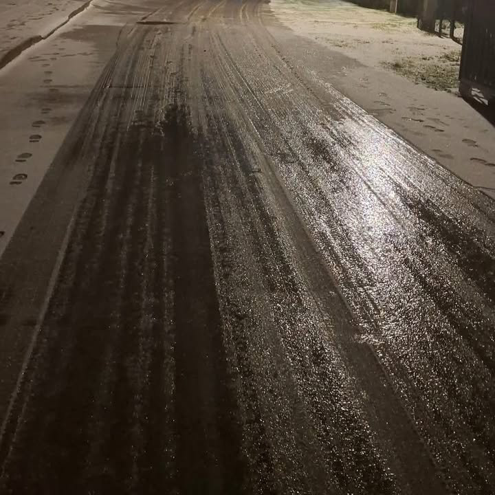 Obrázok k článku Na juhu Slovenska mrznúci dážď, čoskoro aj na severe! Jazdite opatrne!