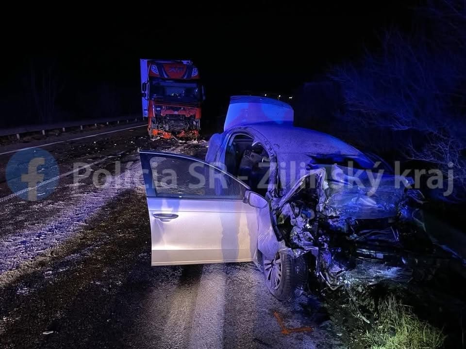 Obrázok k článku Tragická dopravná nehoda na ceste I/18 pri Strečne si vyžiadala prvú obeť roku 2023