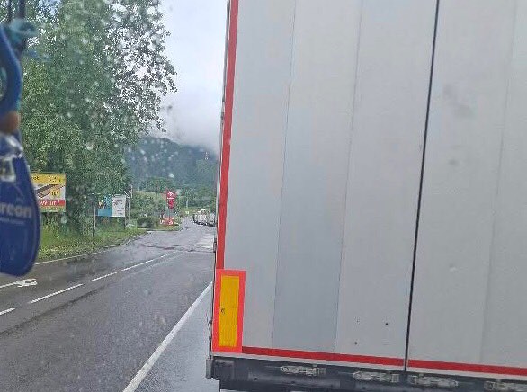 Obrázok k článku Doprava opäť povolená v jednom jazdnom pruhu!