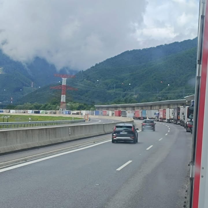 Obrázok k článku Kolóna na D1 smer Dubná skala od výjazdu zo Žiliny, problémy v smere Strečno.