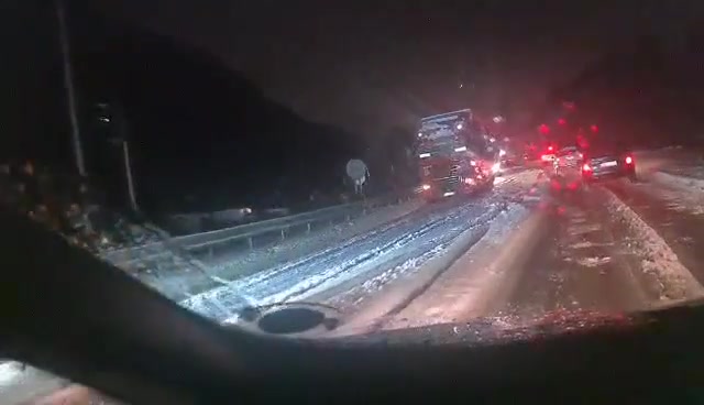 Obrázok k článku "Spomienka na snehovú nádielku: Pred dvoma rokmi zastavila dopravu!"