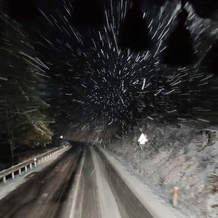 Obrázok k článku Sneh na cestách vo vyšších polohách! Jazdite opatrne!