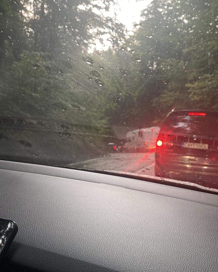 Obrázok k článku Na Fačkovskom sedle sa čelne zrazili dve autá, kolóny sa tvoria smerom na Žilinu!