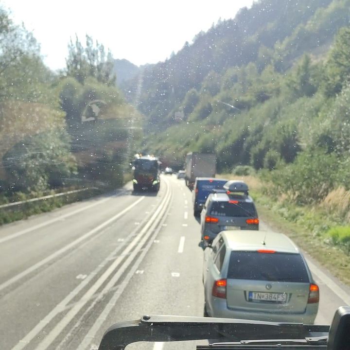 Obrázok k článku Cestári kosia trávu: Aktuálne správy zo Žiliny do Vrútok #strečnovodiči