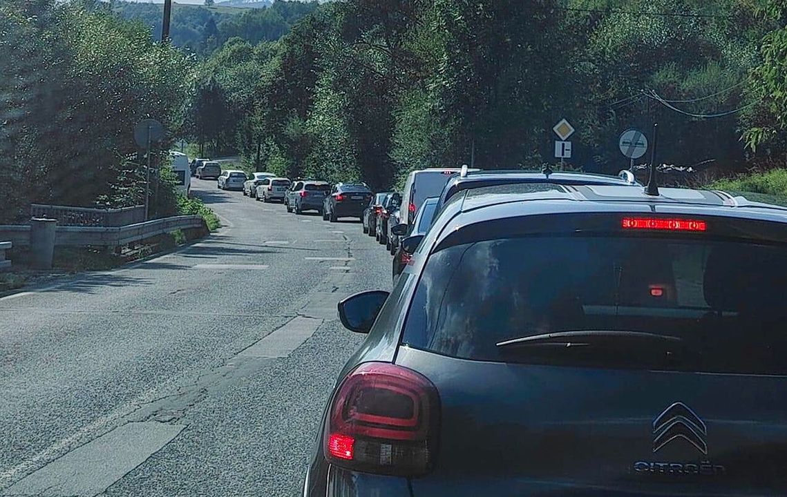 Obrázok k článku Obrovské množstvo áut a veľké zdržanie medzi Zázrivou a Žilinou! #strečnovodiči