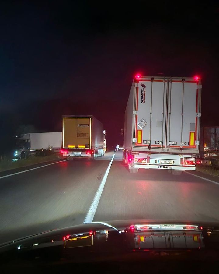 Obrázok k článku Kamionisti pod hradom Strečno: Ktorú navigáciu používajú, keď nerozumejú slovenským dopravným značkám?