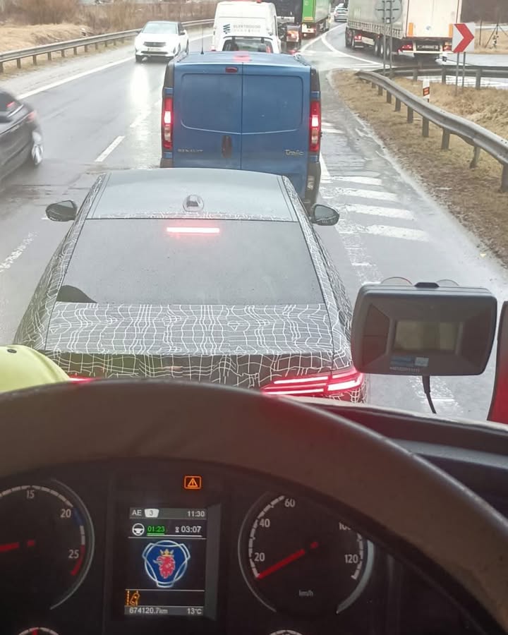 Obrázok k článku Dlhé čakacie doby na diaľnici D1 a I/18 pod Dubnou skalou, zdržanie až 20 minút smerom do Záhoria.