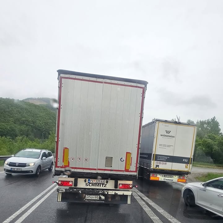Obrázok k článku "Dubná skala smerom do ZA: Veľké zdržanie stále pretrváva! #strečnovodiči"