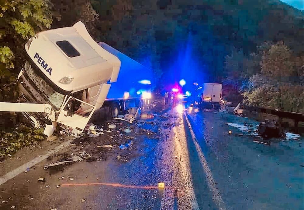 Obrázok k článku Šiesty výročie vážnej nehody kamiónu medzi Strečnom a Dubnou Skalou: Jazdite zodpovedne!