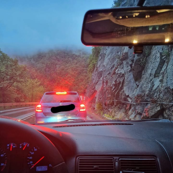 Obrázok k článku Zablokovaný jazdný pruh smerom do Vrútok spôsobuje 45-minútové zdržanie v úseku Dubná Skala – Žilina