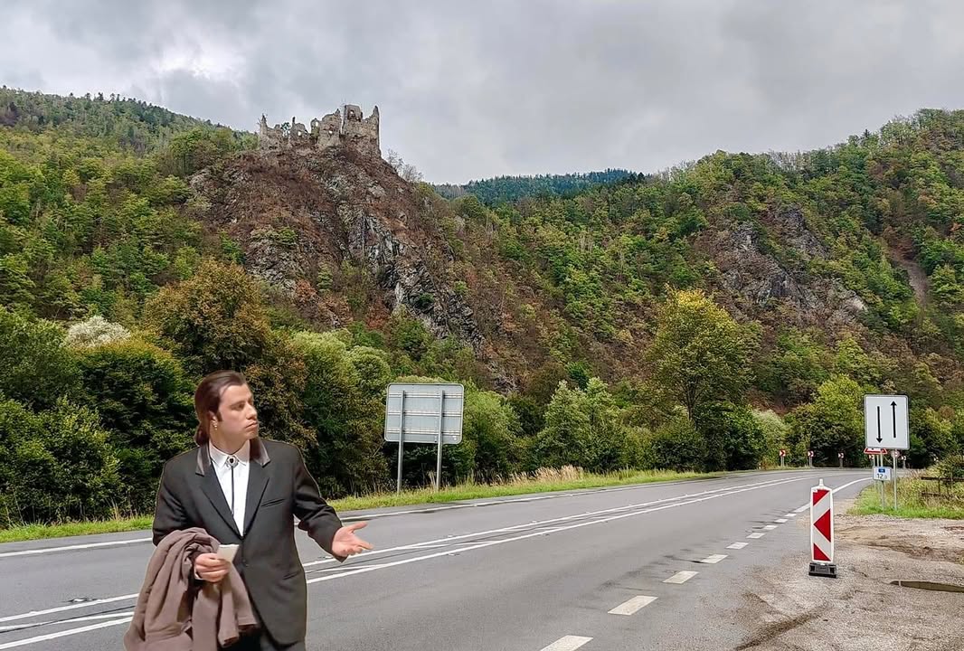 Obrázok k článku Predvianočný dopravný armagedon pod hradom Strečno sa nekonal, očakávajú ho až cez víkend a na pondelok