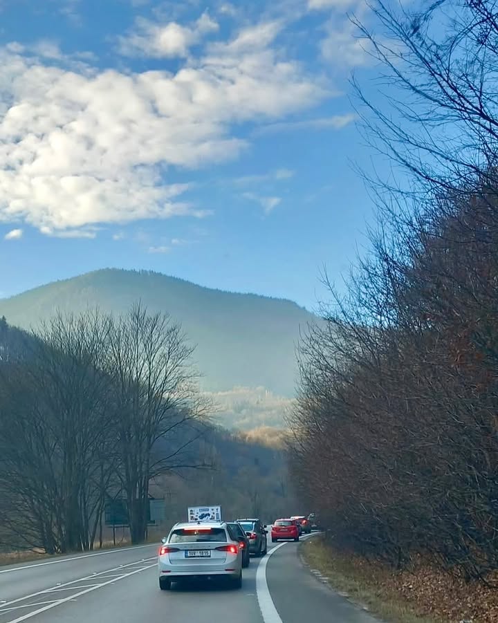 Obrázok k článku "Kolízna udalosť motorových vozidiel v Domašínskom meandri – aktuálne obmedzenia"