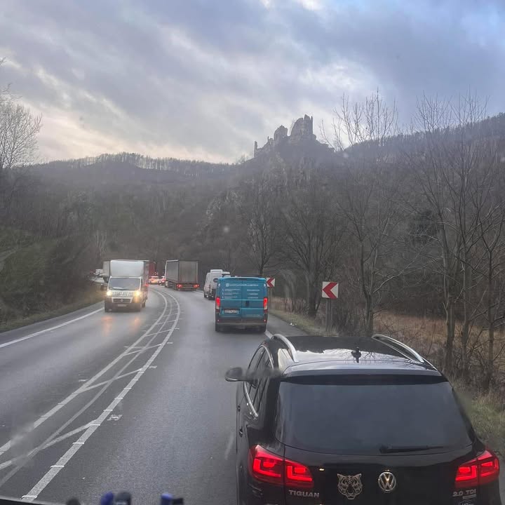 Obrázok k článku Doprava do Žiliny: Kolóna, prejazd úseku predpokladaný do 45 minút #strečnovodiči