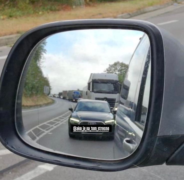 Obrázok k článku "Žiadosť pre vodičov: Radte sa ku kraju cesty v kolóne"