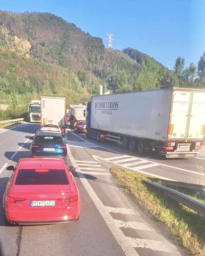 Obrázok k článku Aktuálne: Dubná skala v smere do Záhoria – 08:55  Z.Bacula