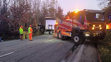 Obrázok k článku Likvidácia následkov dopravnej nehody odtahovkami KAMP truck