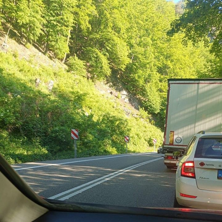 Obrázok k článku Aktuálne Dlhé Kolóny na Cestách od Dubnej Skaly po Domašínsky Meander a od Strečna po Žilinu
