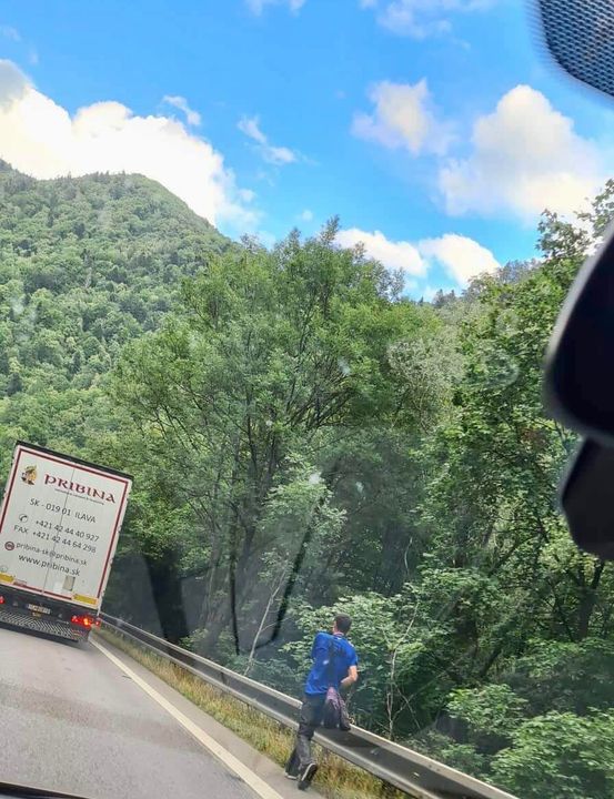 Obrázok k článku ️ VÝSTRAHA ️

V smere