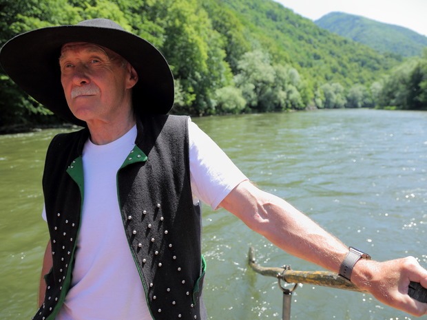 Obrázok k článku Prečítajte si.

Cesta popod hrad