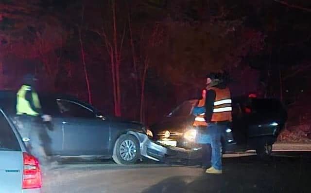 Obrázok k článku Dopravná nehoda dvoch vozidiel na križovatke do Stráňav, zatiaľ bez zdržania